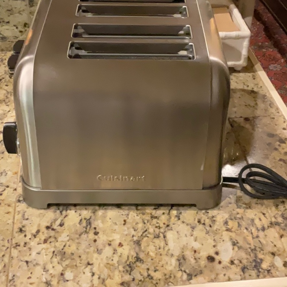 As new, mint condition, never used CUISINART 4 slice bagel/toaster. Stainless - Picture 10 of 10